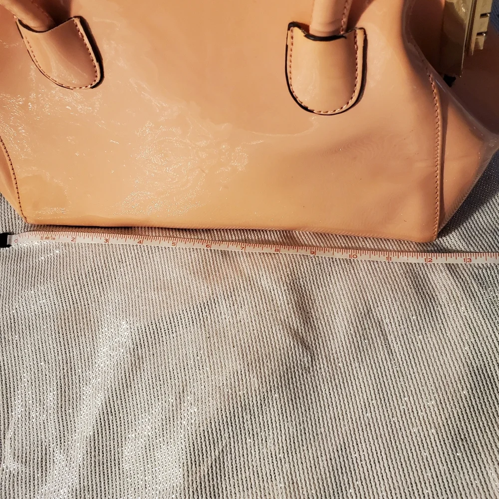Elegant Handbag with a Vintage-Syle Metal Frame and a Crystal Closure - Picture 11 of 13